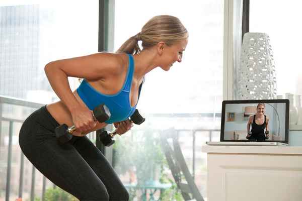 Тренировка по интернету через программу скайп, с тренером по бодибилдингу привлекает все больше людей.